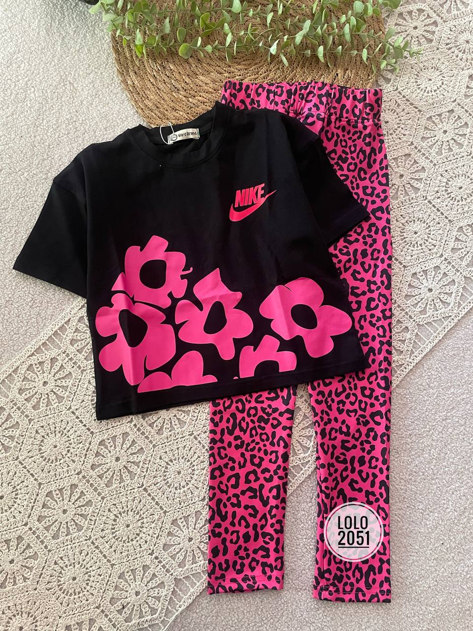 Nike hot pink flowers 🌺 ✅
