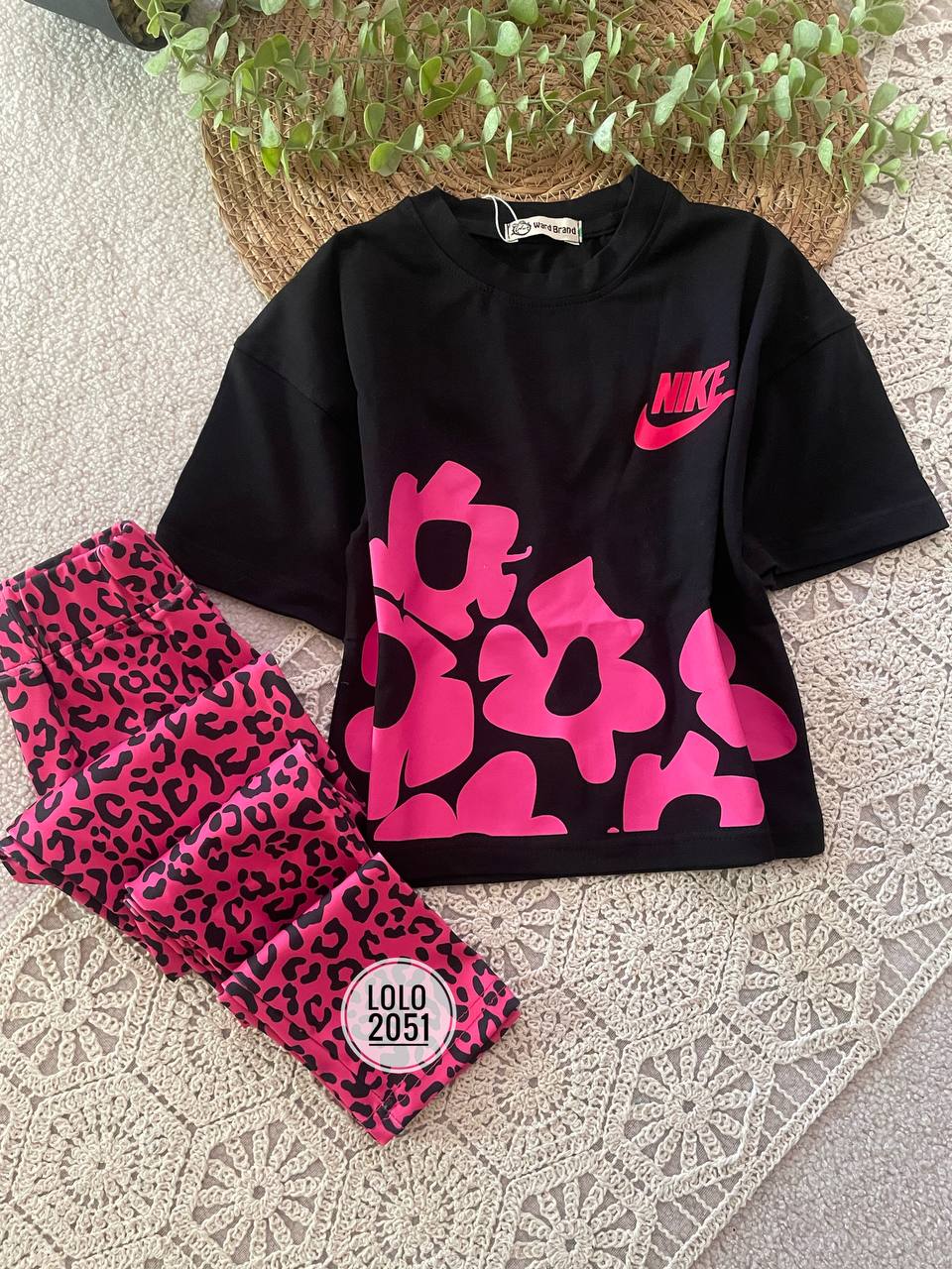 Nike hot pink flowers 🌺 ✅