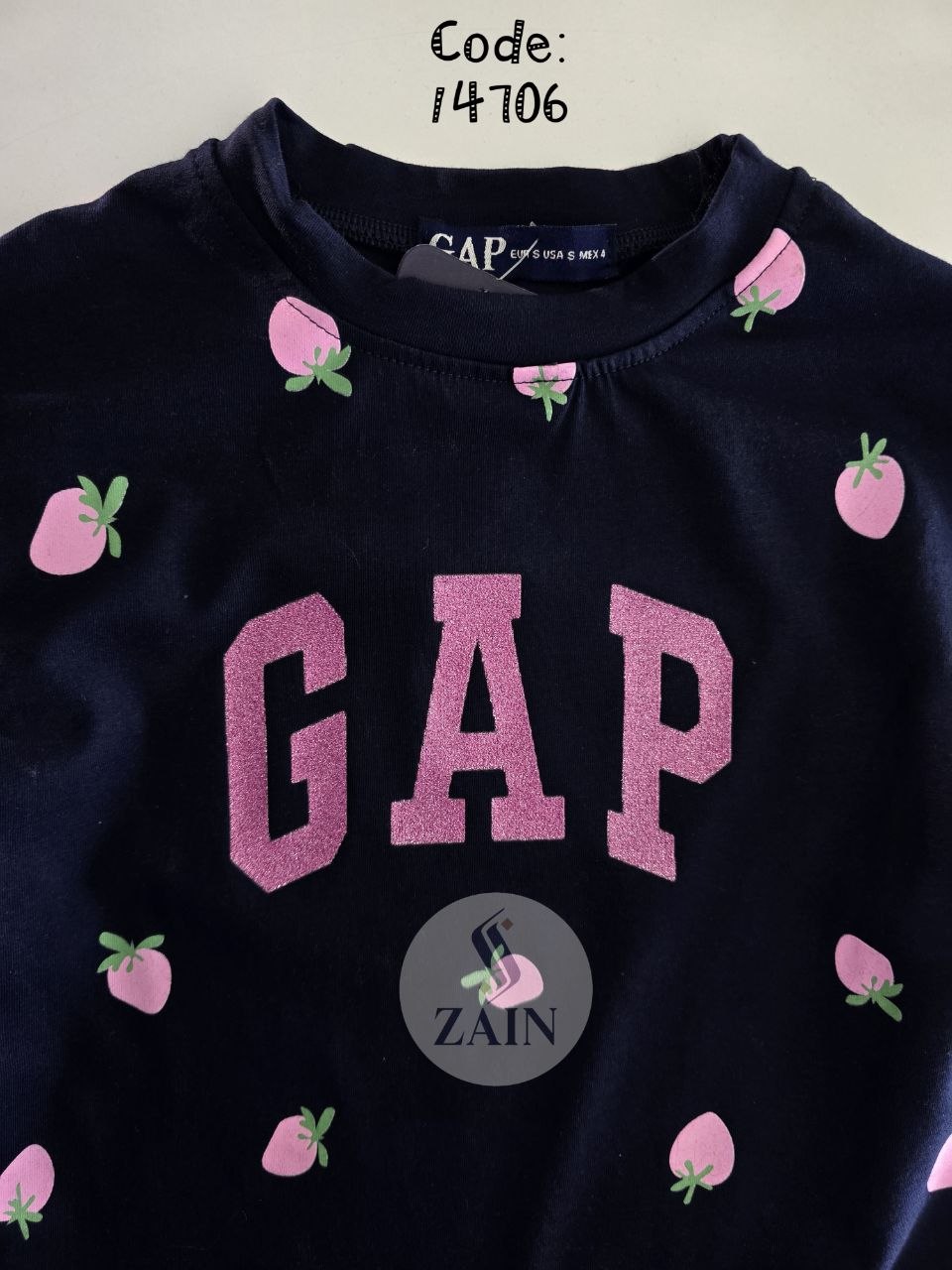 Gap strawberry 🍓
