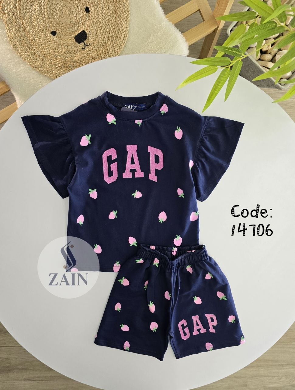 Gap strawberry 🍓